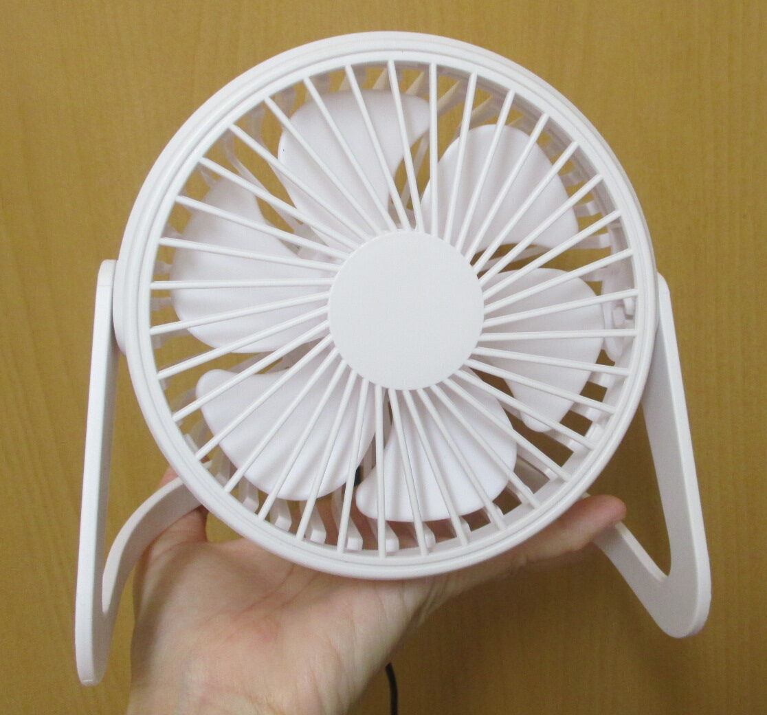 DAISO（ダイソー）USB扇風機 プラ製フレームタイプ およげ100円