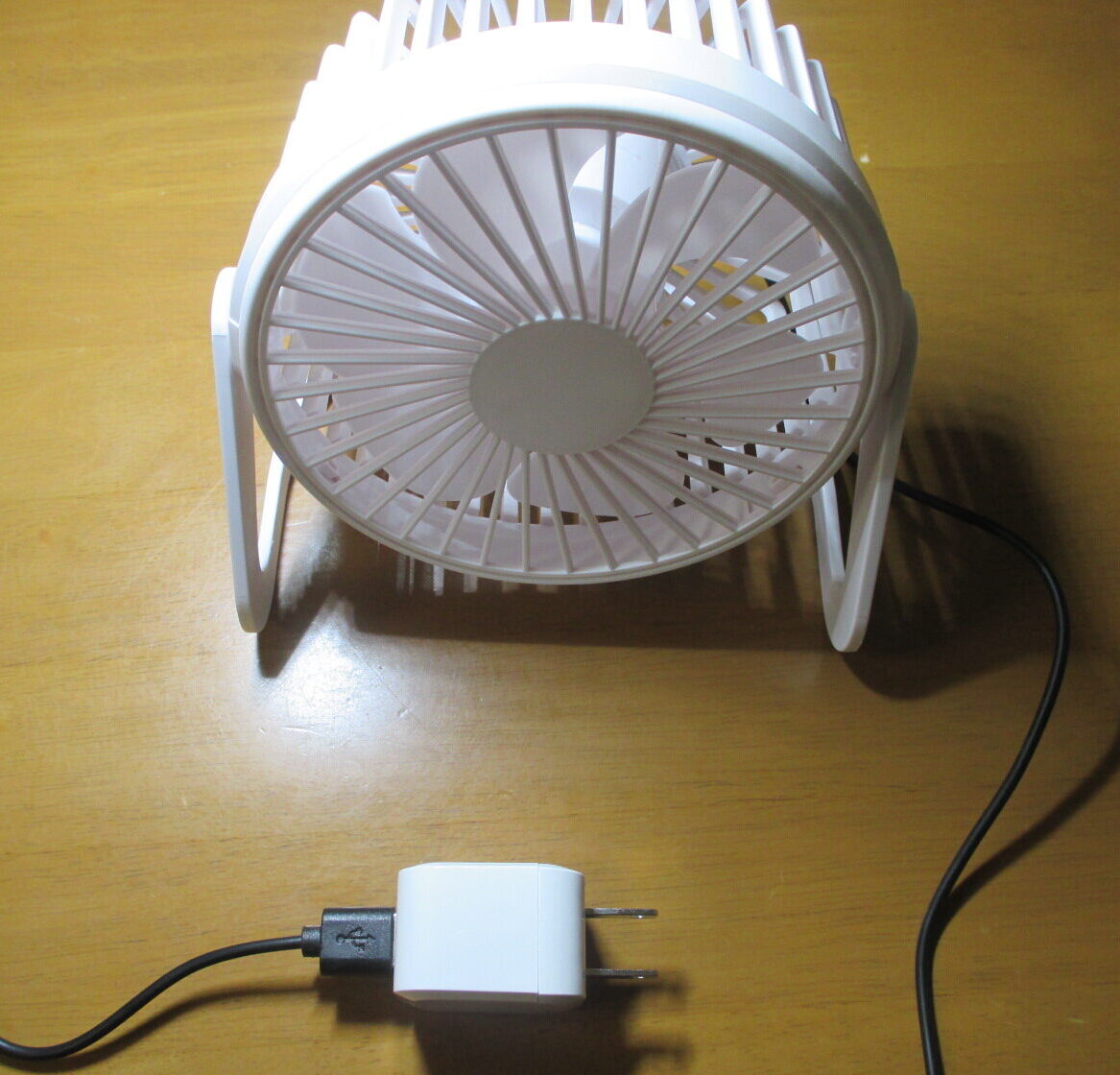 DAISO（ダイソー）USB扇風機 プラ製フレームタイプ およげ100円