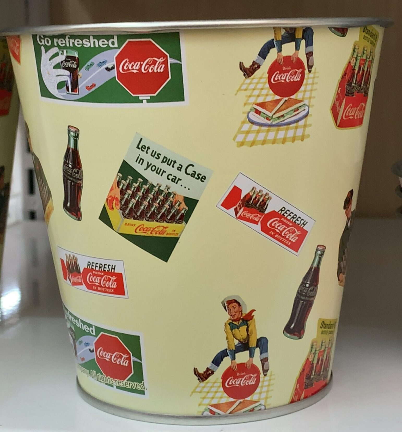 DAISO（ダイソー）探険「ブリキ缶 コカ・コーラ」 | およげ100円
